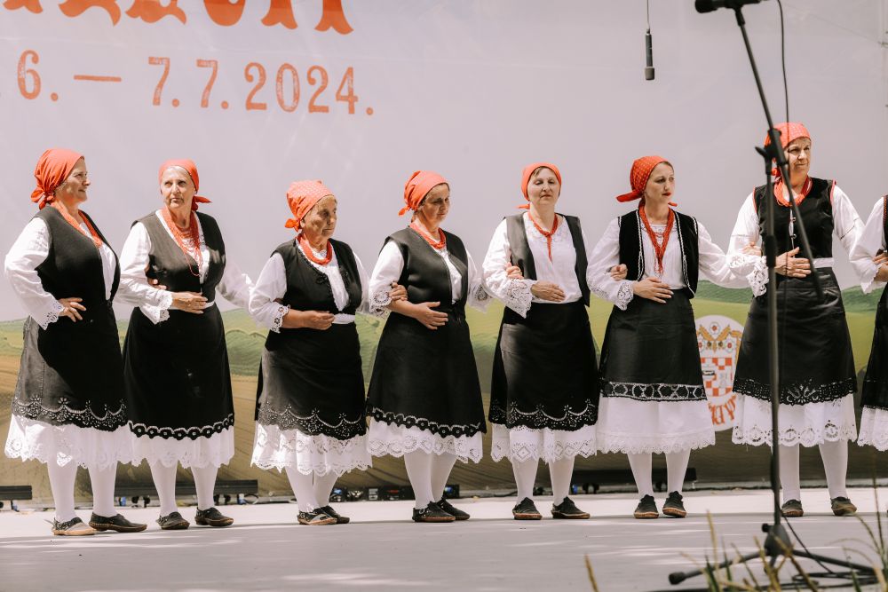 [FOTO GALERIJA] Smotra folklora Hrvatske