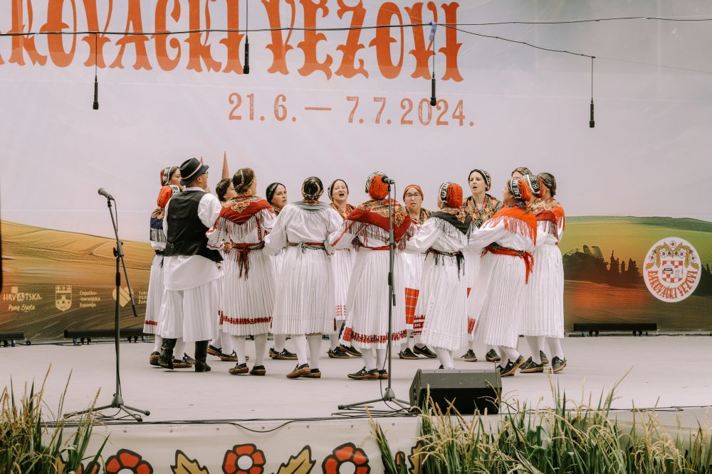 [FOTO GALERIJA] Smotra folklora Slavonije, Baranje i zapadnog Srijema