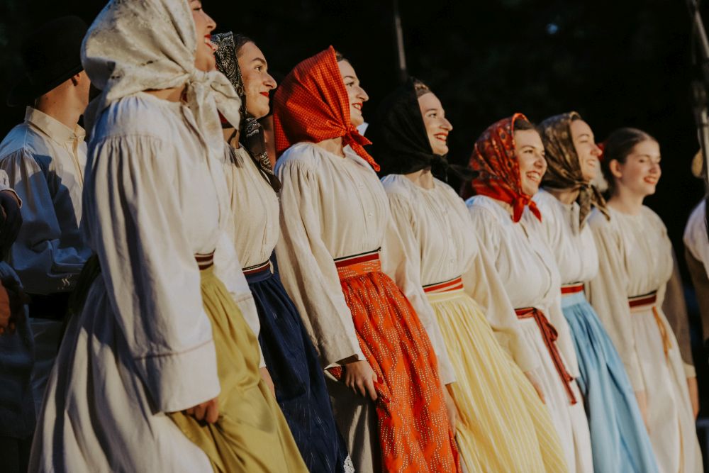 [FOTO GALERIJA] Folklorni koncert KUD-a „Tena” „Susjedi”