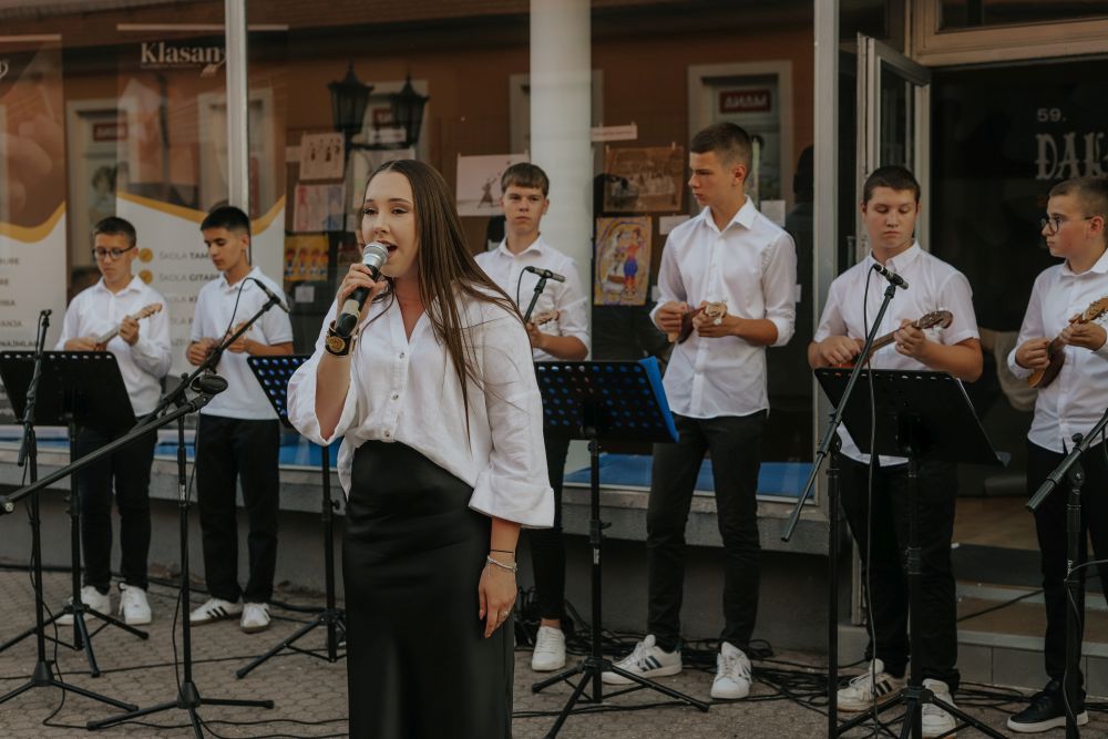 59_djakovacki_vezovi_djeca_u_svijetu_tambure_samice (18)