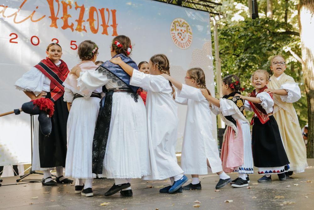 59_djakovacki_vezovi_nastupi_skupina_mali_vezovi (5)