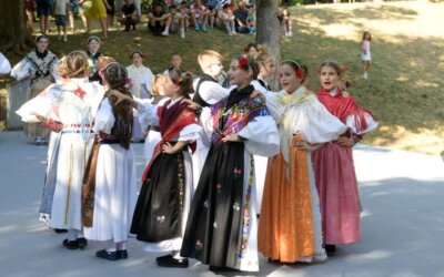 [FOTO GALERIJA] Nastupi skupina Malih vezova (pozornica amfiteatar)